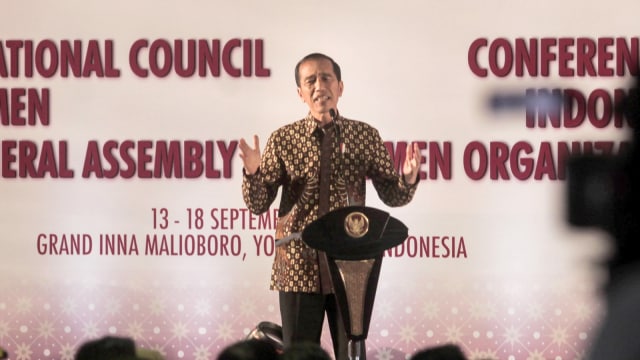 Presiden RI Joko Widodo memberikan pemaparan pembukaan Sidang Umum International Council of Women di Yogyakarta, Jumat (14/9/2018).  (Foto: ANTARA FOTO/Andreas Fitri Atmoko)