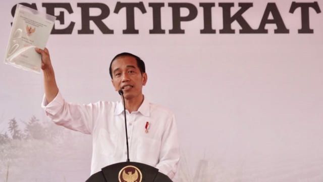 Jokowi Bagikan Sertipikat Tanah di Yogyakarta, Sabtu (15/9/20018). (Foto: Biro Pers Setpres)
