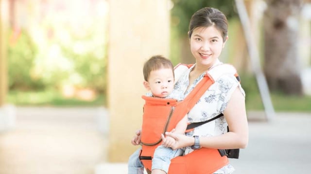 Posisi Menggendong Menentukan Kesehatan Anak