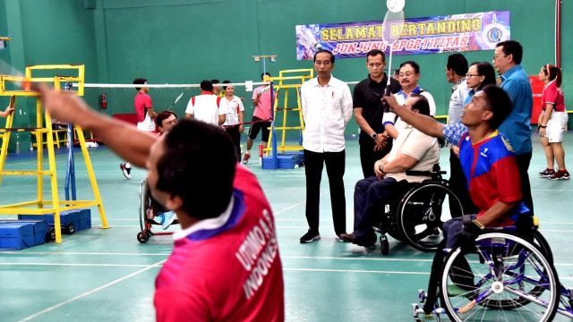 Presiden Jokowi tinjau Pelatnas untuk Asian Para Games 2018. (Foto: Dok. Biro Pers Setpres)