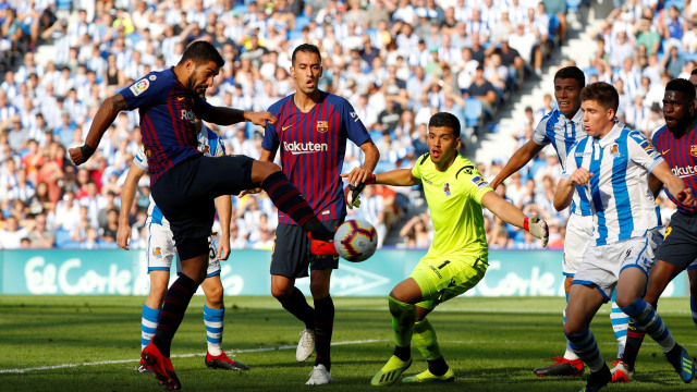 Proses terciptanya gol Luis Suarez ke gawang Real Sociedad. (Foto: REUTERS/Paul Hanna)