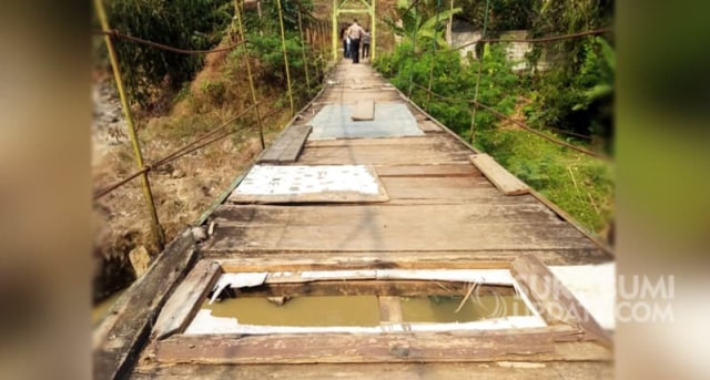 Jembatan Rusak di Cibadak Sukabumi (Foto: Sukabumi Update)