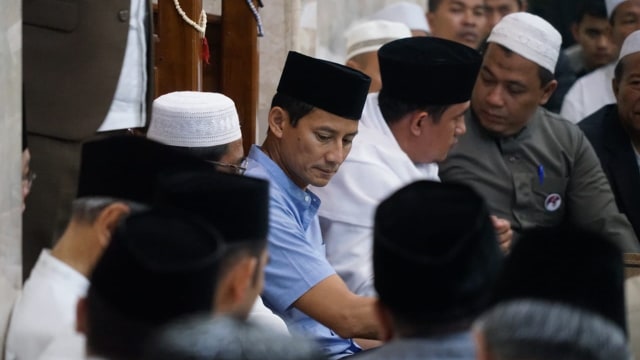 Cawapres RI, Sandiaga Uno, salat subuh berjemaah di Masjid Al Jihad, Medan, Minggu (16/9/2018). (Foto: Dok. Tim Sandiaga Uno)