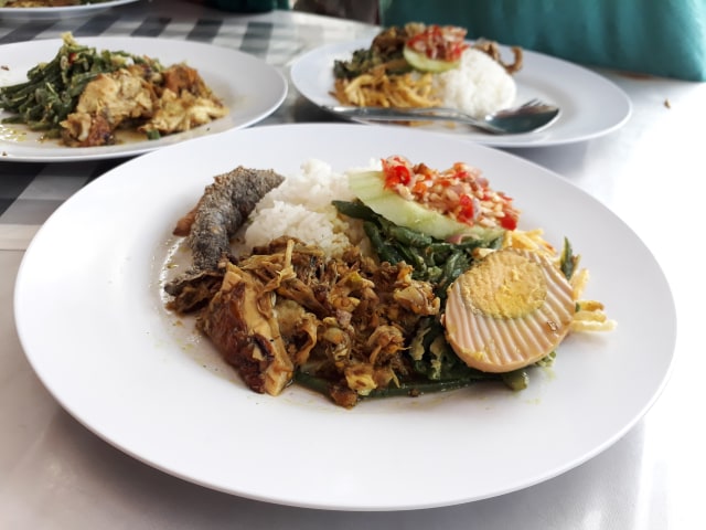 Nasi Campur Bali (Foto: Azalia Amadea/ kumparan)