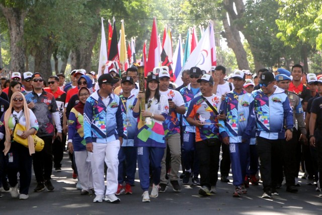 Aura Kasih Ikut Bawa Obor Asian Para Games 2018 di Denpasar