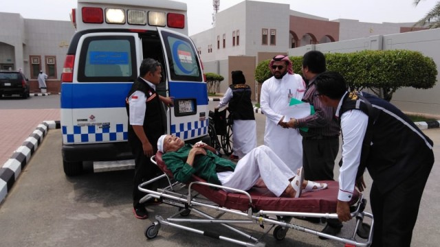 AR (korban umrah plus haji) saat dipindahkan dari RS Spesialis Al-Noor ke KKHI Mekkah. (Foto: Dok. KJRI Jeddah)