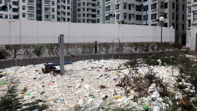 Dampak kerusakan Topan Mangkhut, di Hong kong. (Foto: REUTERS/Ken Tung)
