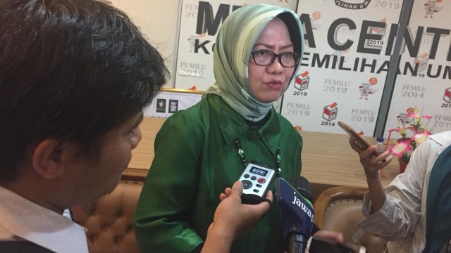 Peneliti Senior Pusat Penelitian Politik LIPI Siti Zuhro di Gedung KPU (Foto: Rizky Baiquni/kumparan)