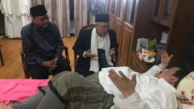 Ma'ruf Amin Menjenguk Habib Ali Bin Abdurrahman Assegaf di Kediamannya (Foto: TKN)