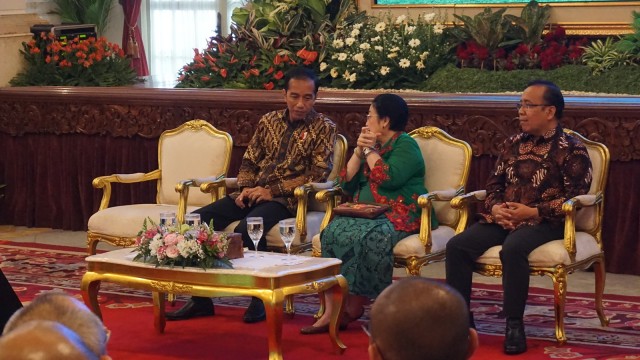 Presiden RI, Joko Widodo, dan Mantan Presiden RI, Megawati, hadiri Munas ke-1 Permabudhi di Istana Negara, Jakarta, Selasa (18/9/2018). (Foto: Yudhistira Amran Saleh/kumparan)