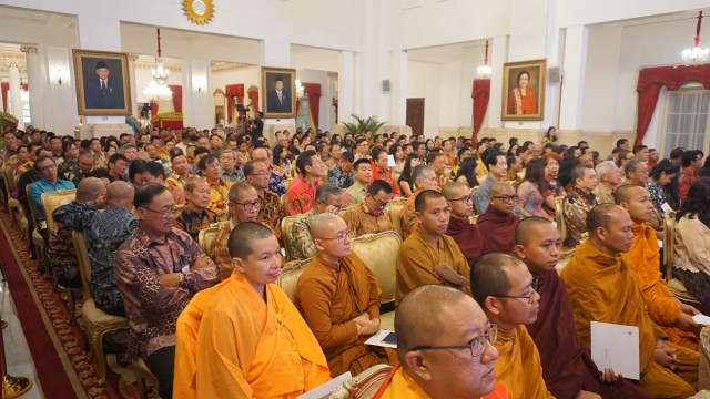 Para biksu hadiri Munas ke-1 Permabudhi di Istana Negara, Jakarta, Selasa (18/9/2018). (Foto: Yudhistira Amran Saleh/kumparan)