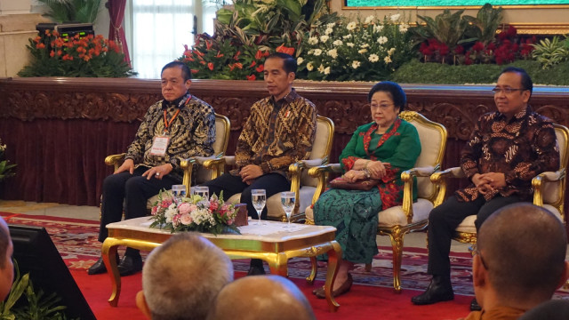 Presiden RI, Joko Widodo, dan Mantan Presiden RI, Megawati, hadiri Munas ke-1 Permabudhi di Istana Negara, Jakarta, Selasa (18/9/2018). (Foto: Yudhistira Amran Saleh/kumparan)