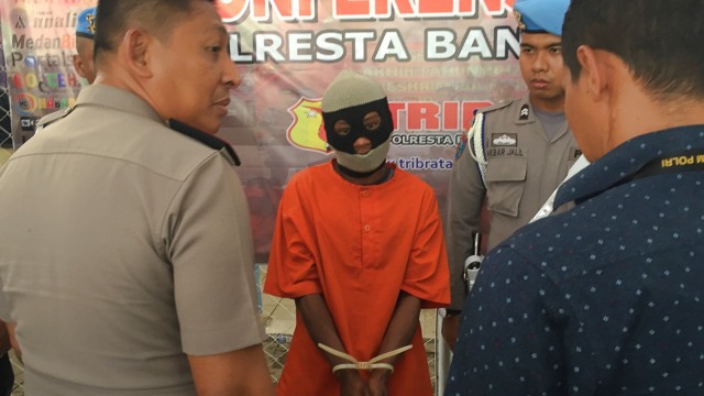Polres Banda Aceh merilis pelaku penikaman. (Foto: Zuhri Noviandi/kumparan)