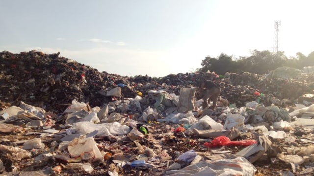 Bukit sampah Tamangapa di Makassar. (Foto: Pranamya Dewati/kumparan)
