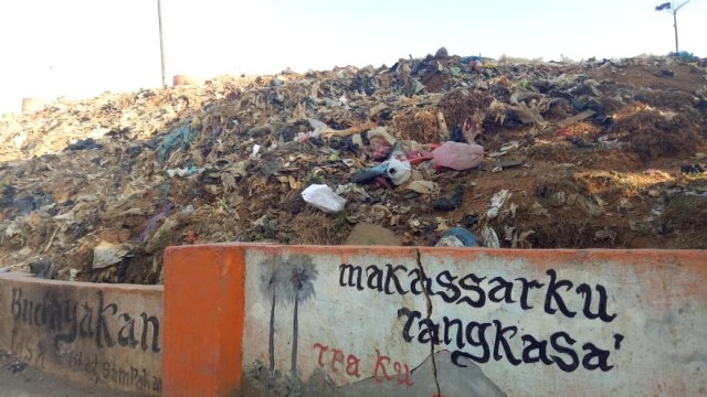 Bukit sampah Tamangapa di Makassar. (Foto: Pranamya Dewati/kumparan)