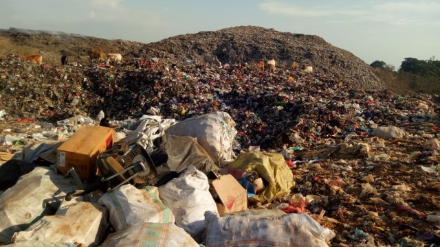 Bukit sampah Tamangapa di Makassar. (Foto: Pranamya Dewati/kumparan)