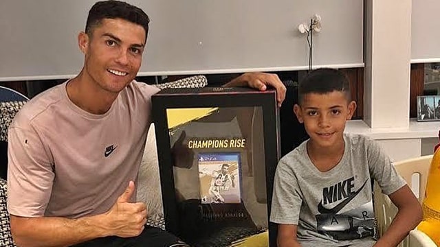 Cristiano Ronaldo dapat game 'FIFA 19'. (Foto: Cristiano Ronaldo/Instagram)