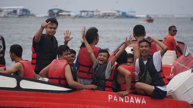 Wajah bahagia para reporter kumparan di Tanjung Benoa (Foto: Rizki/kumparan)
