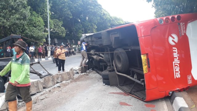 Kecelakaan bus TransJakarta. (Foto: Dok. Ditlantas Polda Metro)