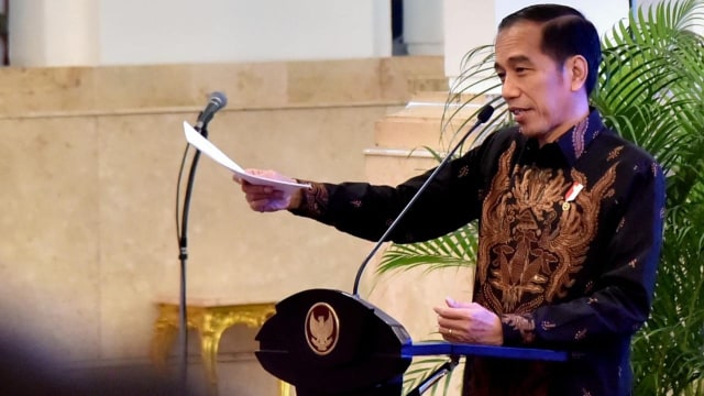Jokowi Serahkan Distribusi Lahan untuk Rakyat. (Foto: Dok. Biro Pers Setpres)