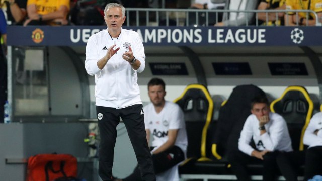 Mourinho di laga Young Boys vs Manchester United. (Foto: Reuters/Matthew Childs)