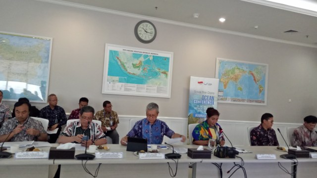 Konpers Menteri Kelautan dan Perikanan, Susi Pudjiastuti (ketiga kanan) soal isu terkini. (Foto: Resya Firmansyah/kumparan)