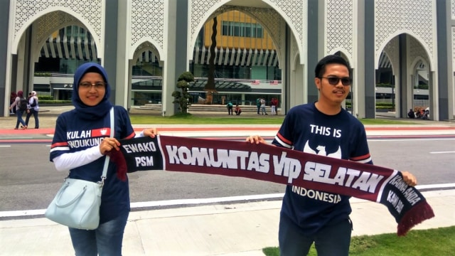 Suporter Indonesia sudah berdatangan di Stadion Bukit Jalil, Kuala Lumpur, Malaysia, sejak siang hari.  (Foto: Haikal Pasya/kumparan)