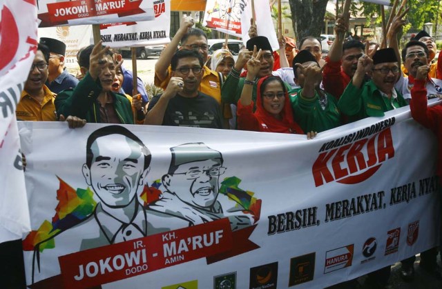Foto: Tim Kampanye Daerah Jawa Timur Jokowi-Ma'ruf Daftar ke KPU (1)