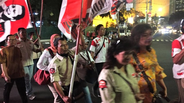 Gardu Prabowo sudah mulai berdatangan ke KPU. (Foto: Dofa Muhammad Aliza/kumparan)