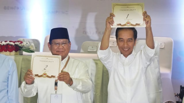 Jokowi & Prabowo di KPU. (Foto: Irfan Adi Saputra/kumparan)
