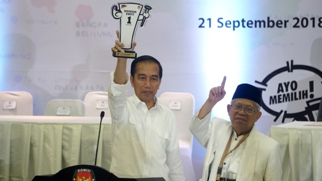 Jokowi-Ma'ruf di pengundian dan penetapan nomor urut pasangan calon presiden dan wakil presiden pemilihan umum tahun 2019 di KPU. (Foto: Irfan Adi Saputra/kumparan)