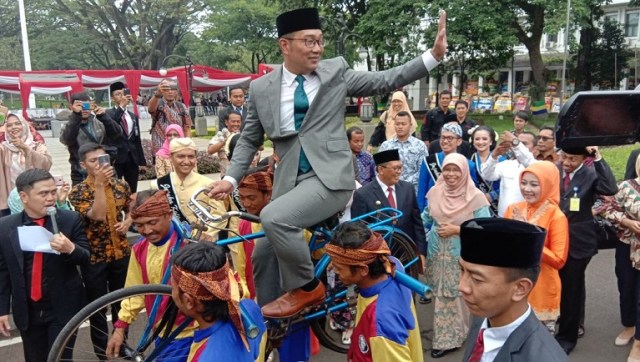 Ridwan Kamil Diarak Benjang Sepeda Tinggalkan Balai Kota 