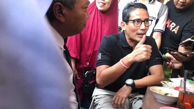Sandi makan soto bersama Ketua MPR di Solo, Sabtu (22/9/2018). (Foto: Dok. Tim Sandiaga Uno)