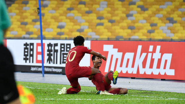 Bagus-Bagas merayakan gol bersama saat Timnas U-16 vs Iran U-16 di Stadion Nasional Bukit Jalil, Kuala Lumpur, Malaysia, Jumat (21/9). (Foto: Adam Aidil/AFC)