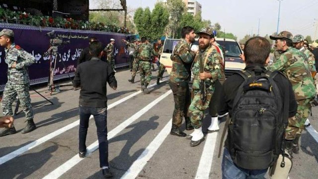Penembakan di parade militer Iran. (Foto: Tasnim News Agency/via REUTERS)