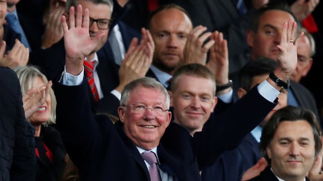 Sir Alex Ferguson kembali ke tribune Old Trafford. Foto: Reuters/Andrew Yates