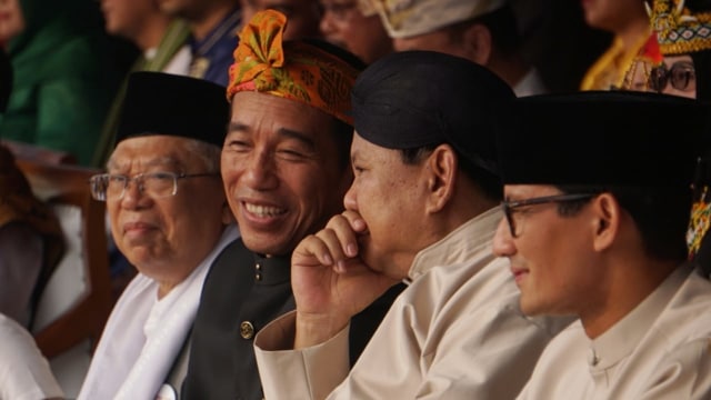 Keakraban Jokowi dan Prabowo di Monas. (Foto:  Fanny Kusumawardhani/kumparan)