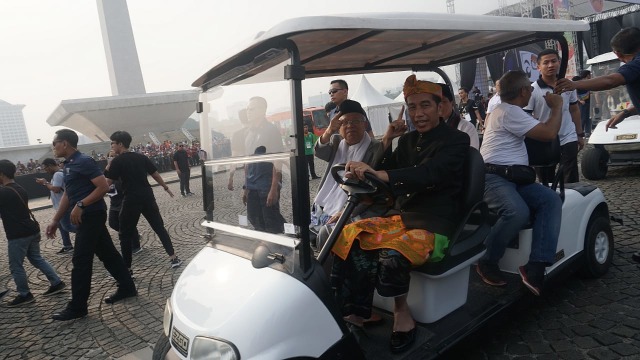 Jokowi dan Maruf Amin memulai karnaval deklarasi kampanye damai. (Foto:  Fanny Kusumawardhani/kumparan)