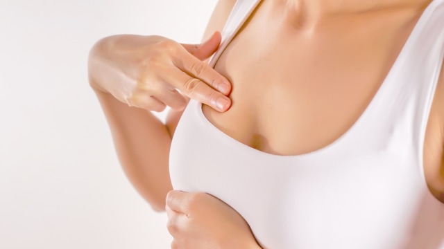 Ilustrasi memerah ASI dengan payudara.  (Foto: Shutterstock)