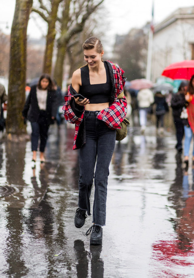 7 Panduan Keren Pakai Kemeja Flannel Ala Street Style untuk Gaya Sehari-Hari (77795)