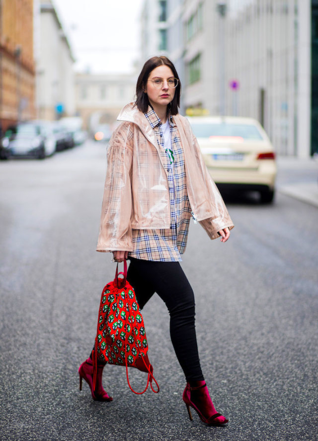7 Panduan Keren Pakai Kemeja Flannel Ala Street Style untuk Gaya Sehari-Hari (77796)