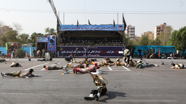 Penembakan di parade militer Iran (Foto: ALIREZA MOHAMMADI/ISNA/AFP)