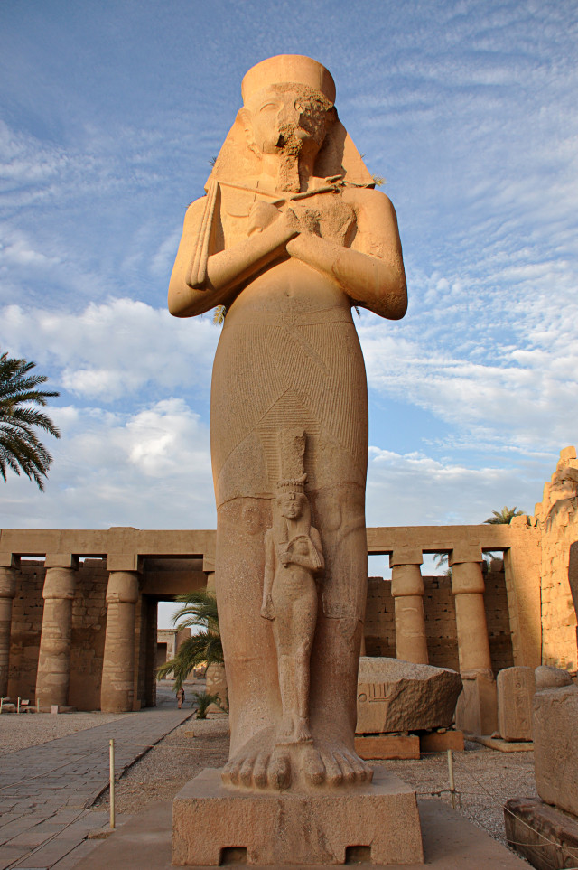 Lanskap Keseluruhan Patung Ramses II (Foto: Flickr / Muhammad Bin Omar)