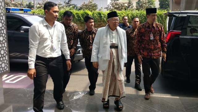 KH Ma'ruf Amin menghadiri Rapat Dewan Pengawas Syariah Muamalat di Muamalat Tower Kuningan Jakarta Selatan. (Foto: Dok. Istimewa)