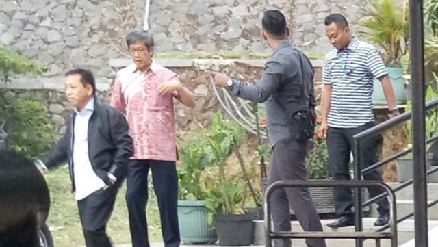 Mantan Ketua DPR-RI, Setya Novanto di rest area kilometer 97 Tol Purbaleunyi arah Jakarta. (Foto: Twitter @MuhammadRahInd3)