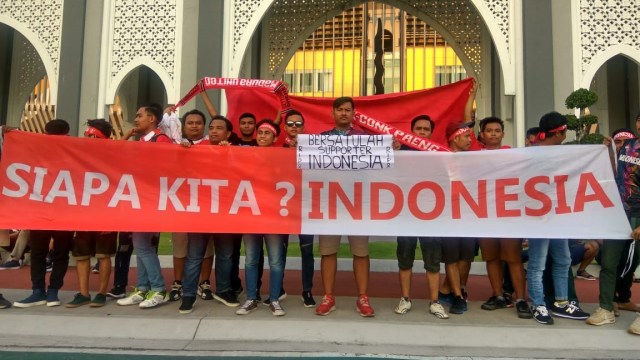 Suporter Indonesia di Malaysia kirimkan pesan perdamaian. (Foto: Haikal Pasya/kumparan)