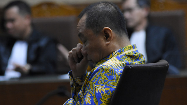 Terdakwa kasus dugaan korupsi Syafruddin Arsyad Temenggung menjalani sidang pembacaan putusan di Pengadilan Tipikor, Jakarta Pusat, Senin (24/9). (Foto: ANTARA FOTO/Indrianto Eko Suwarso)