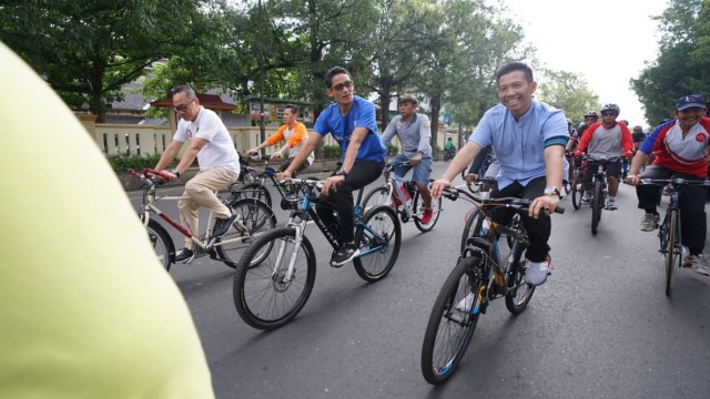 Sandiaga Uno bersepeda bersama warga Purwokerto (Foto: Dok. Tim Sandiaga Uno)