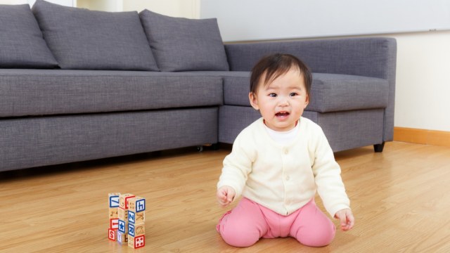 Tahapan bayi merangkak hingga bisa berdiri (Foto: Shutterstock)