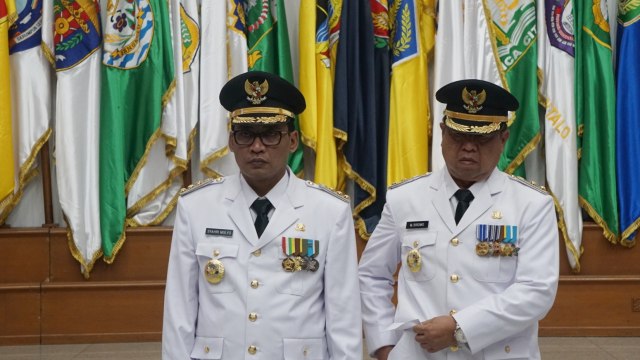 (ka-ki) Wakil Bupati Tulungagung Maryoto Birowo resmi menjabat sebagai Plt Bupati Tulungagung menggantikan Bupati Tulungagung Syahri Mulyo di Kemendagri, Jakarta, Selasa (25/9/2018). (Foto: Fanny Kusumawardhani/kumparan)